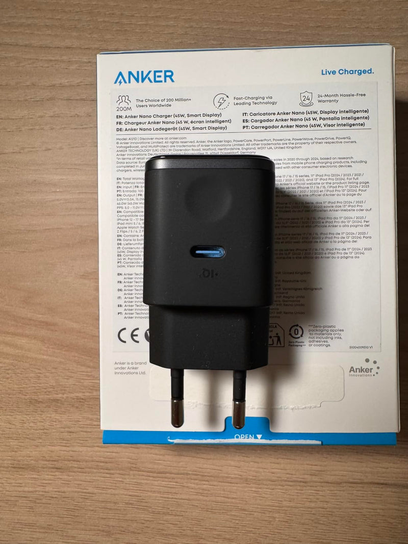 Anker Nano Caricatore iPhone da 45W con Smart Display, caricatore USB C, Ricarica Rapida, riconoscimento Intelligente, modalità Care, Design Compatto, per iPhone 17/16/15, iPad, MacBook e Apple Watch