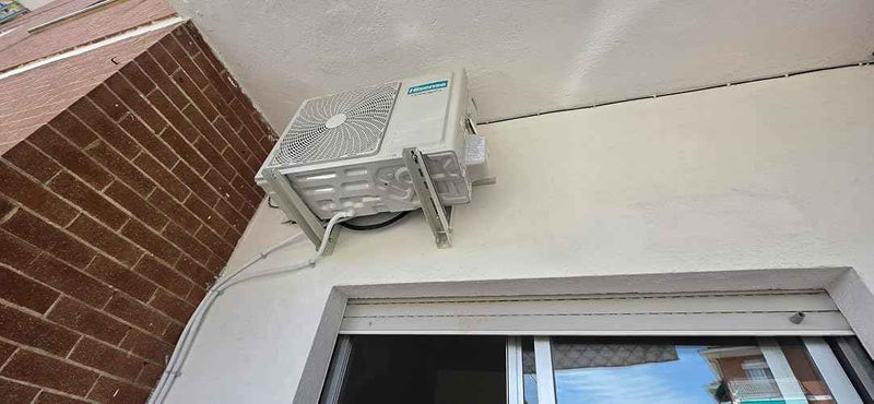 Hisense Condizionatore d'aria con pompa di calore inverter R32 A++ integrato Easy Smart Wifi modello 2025 (12000 BTU [Classe di efficienza energetica A++]