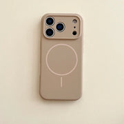 Custodia beige in silicone per iPhone 17 Pro Max con ricarica wireless magnetica
