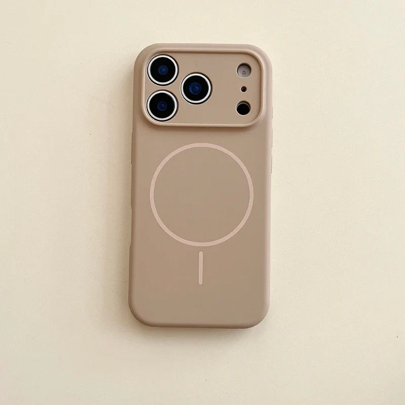 Custodia beige in silicone per iPhone 17 Pro Max con ricarica wireless magnetica