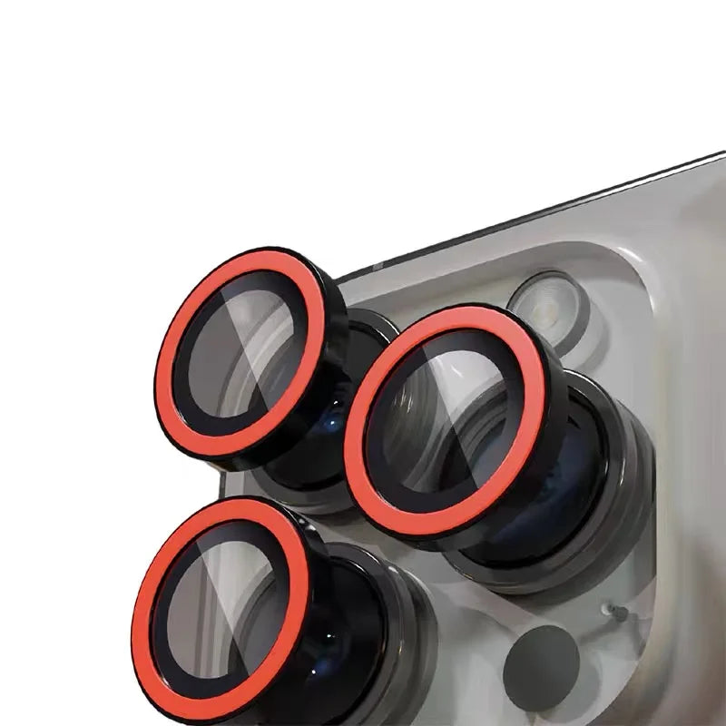 Protezione obiettivo fotocamera iPhone con anello rosso e tappo luminoso