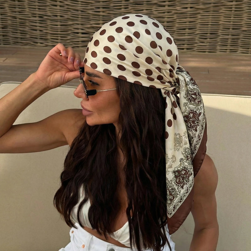 Foulard quadrato con stampa a pois da donna sciarpa in seta - immagine 7