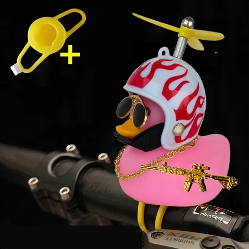 Ciondolo a forma di anatra con casco, piccola anatra gialla per bici da strada, accessori per ciclismo senza luci