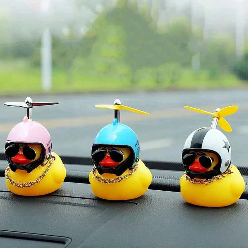 Ciondolo a forma di anatra con casco, piccola anatra gialla per bici da strada, accessori per ciclismo senza luci