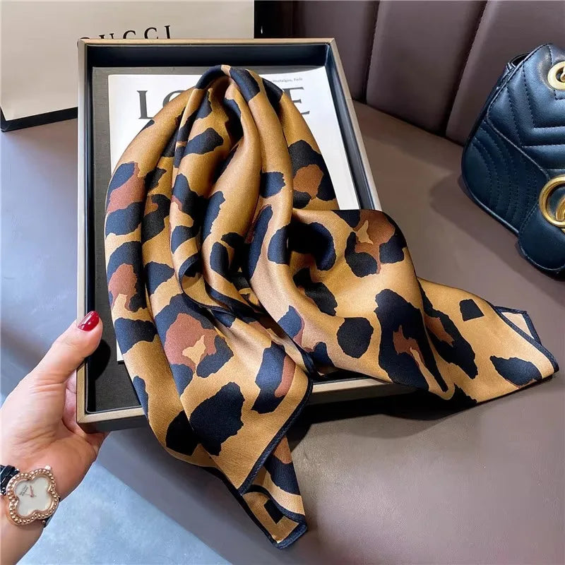 Foulard donna effetto seta 68 cm stampa leopardata retrò, sciarpa quadrata elegante per capelli, collo e accessori borsa - Campeda