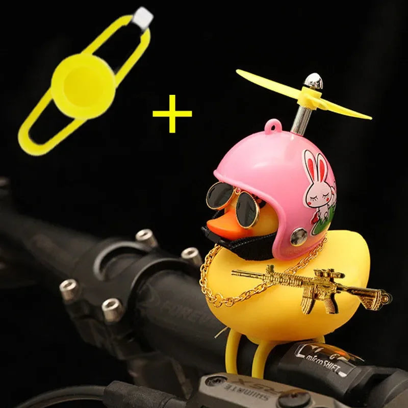Ciondolo a forma di anatra con casco, piccola anatra gialla per bici da strada, accessori per ciclismo senza luci
