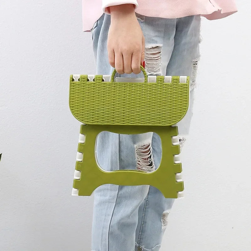 Sgabello pieghevole leggero e portatile in plastica ispessita: ottimo per i bambini, grande sgabello da treno e mobili salvaspazio