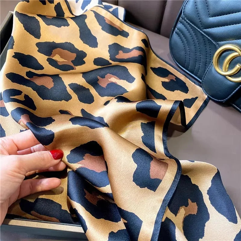 Foulard donna effetto seta 68 cm stampa leopardata retrò, sciarpa quadrata elegante per capelli, collo e accessori borsa - Campeda