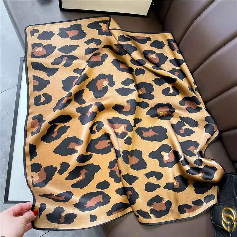 Foulard donna effetto seta 68 cm stampa leopardata retrò, sciarpa quadrata elegante per capelli, collo e accessori borsa - Campeda