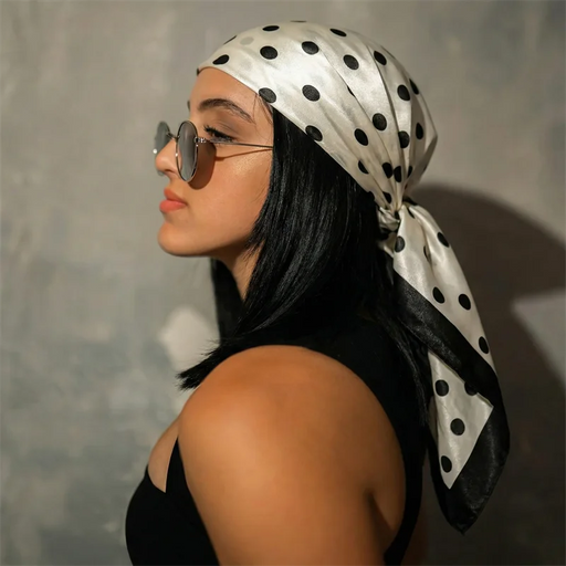 Foulard quadrato con stampa a pois da donna sciarpa in seta - immagine 2