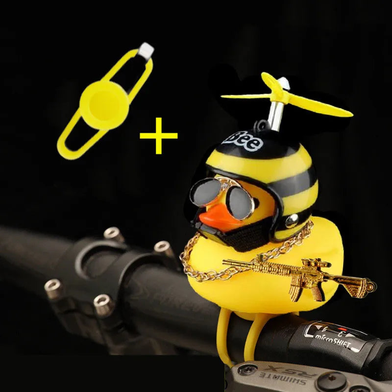 Ciondolo a forma di anatra con casco, piccola anatra gialla per bici da strada, accessori per ciclismo senza luci