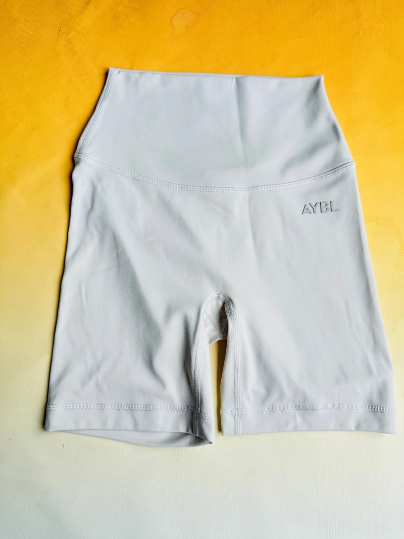 AYBL Top da yoga con scollo all'americana e pantaloncini da 2 pollici per fitness, palestra e allenamento Pilates — Tessuto delicato sulla pelle