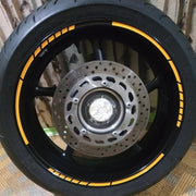 Strisce Riflettenti Cerchi Moto 17-18” – Set Adesivi Ruote 16 Pezzi, Nastro Styling Sicurezza 5 Colori per Moto, Bici e Auto - Campeda