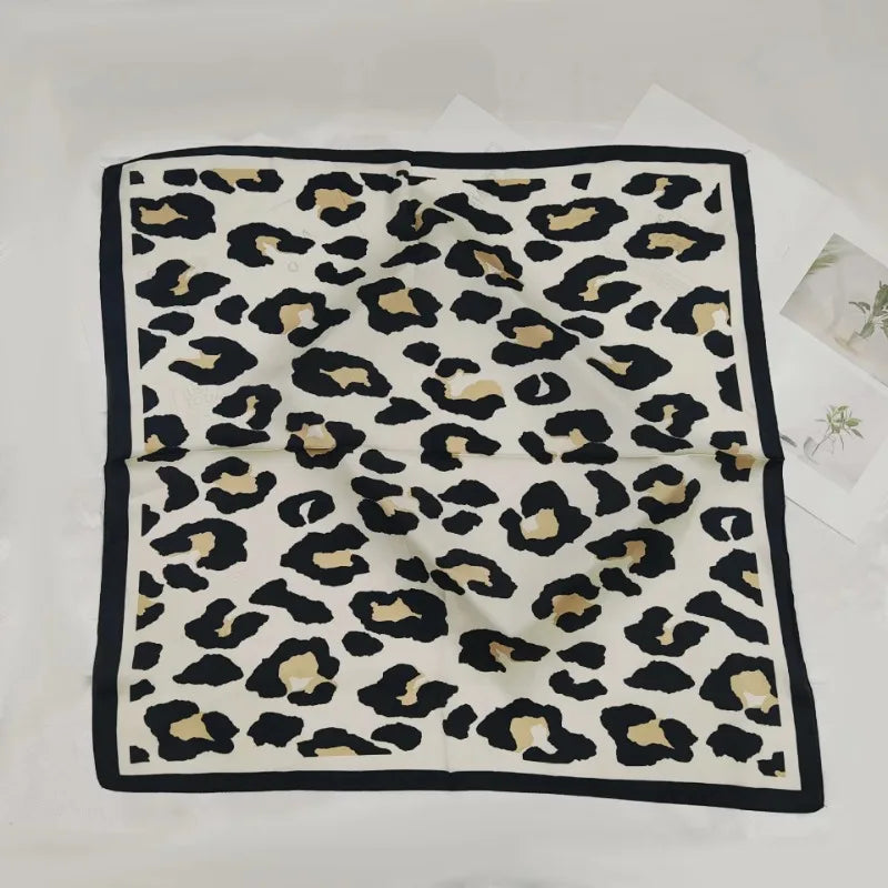 Foulard donna effetto seta 68 cm stampa leopardata retrò, sciarpa quadrata elegante per capelli, collo e accessori borsa - Campeda