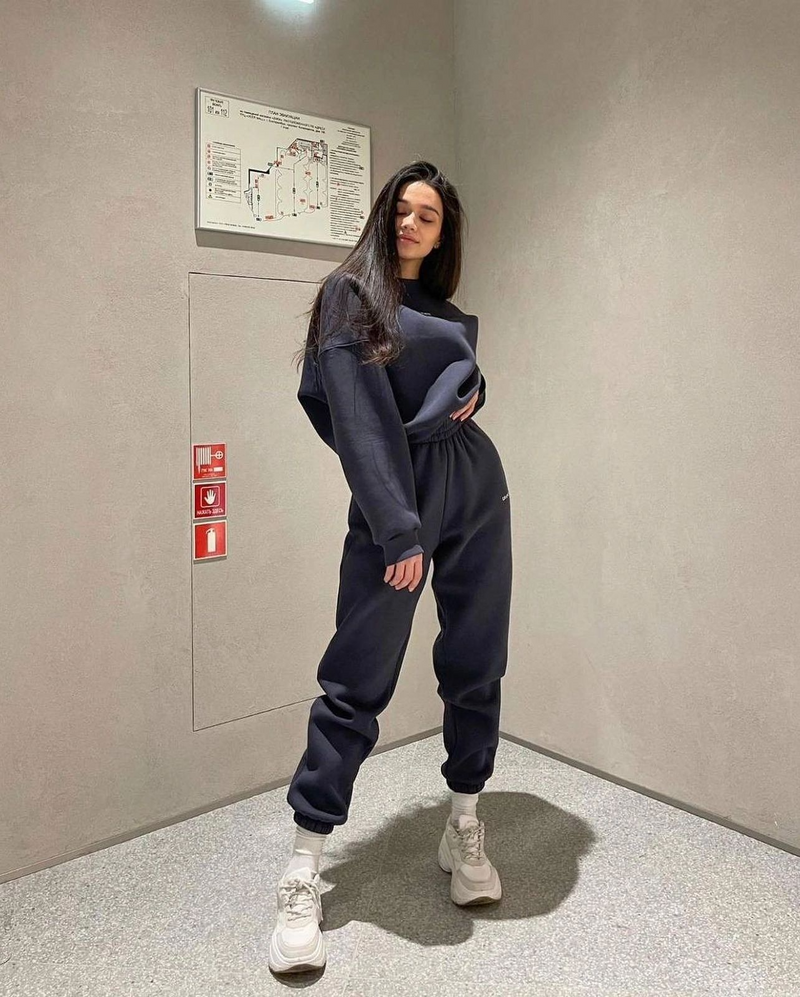 Completo composto da maglione e pantaloni